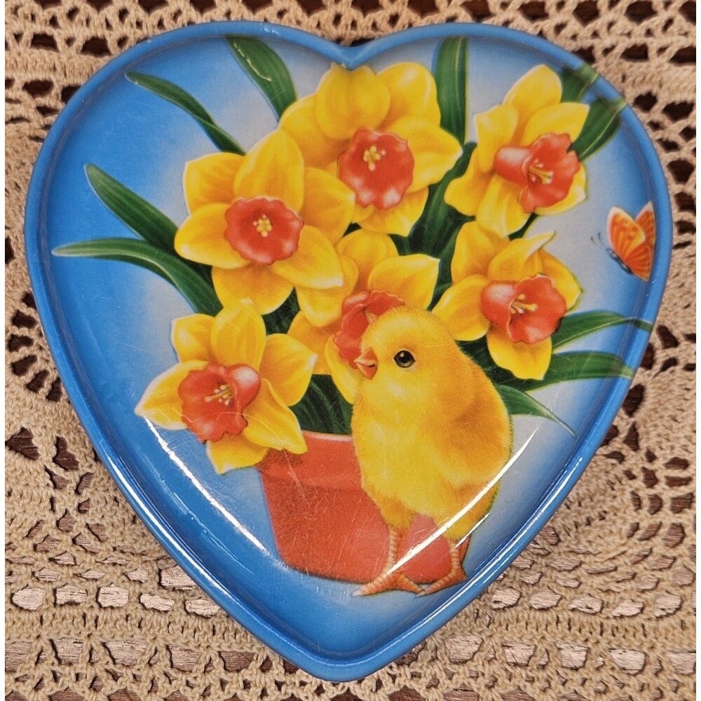 Vtg Plastic Heart Shape Easter Spring Container Daffodils & Baby Chick 6" x 6"
